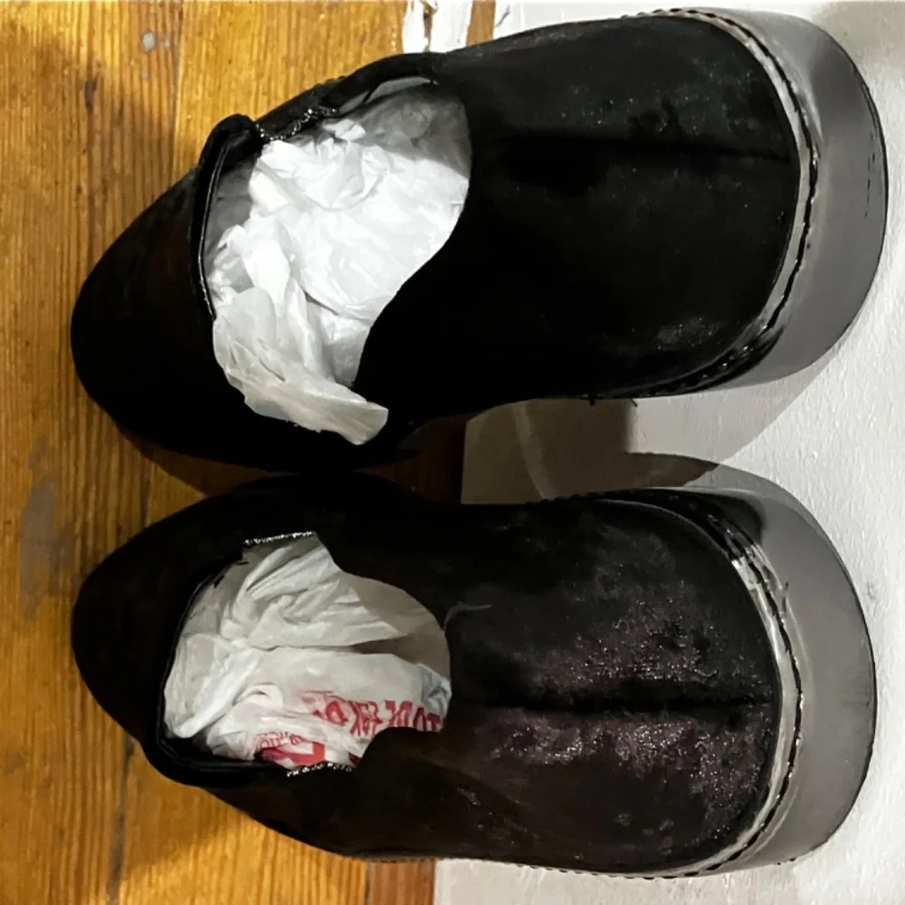 Black velour slip on sneakers - Picture 2 of 7